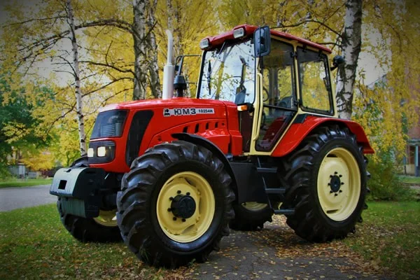 Трактор ЮМЗ-8244