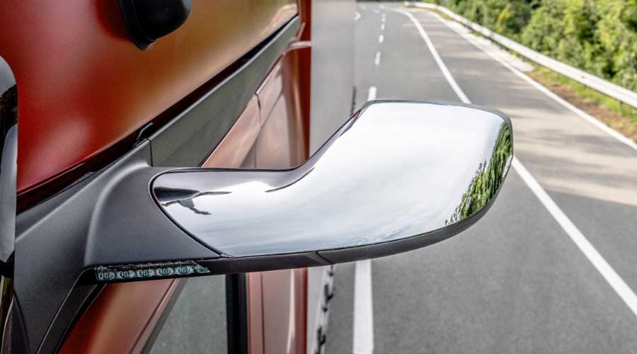 Цифровые зеркала Mercedes-Benz на недосягаемой высоте