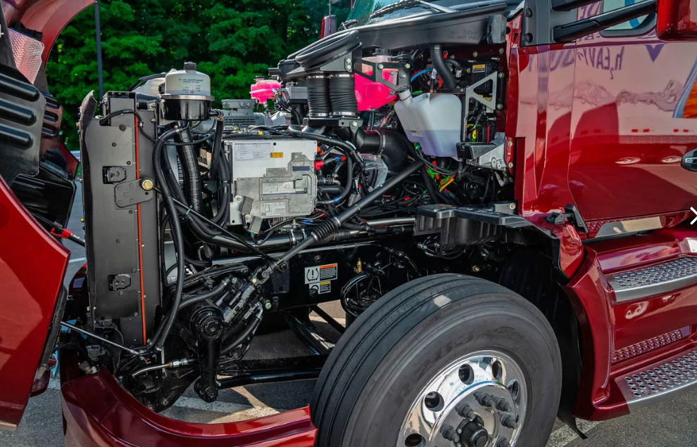 Открой двигателя. Toyota fuel Cell Truck. Тойота Проджект. Toyota fuel Cell Truck Semi. Двигатель американского тягача