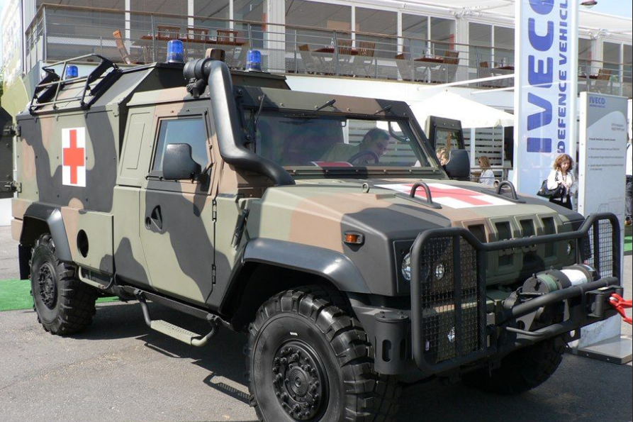 Бронемашина Iveco LMV