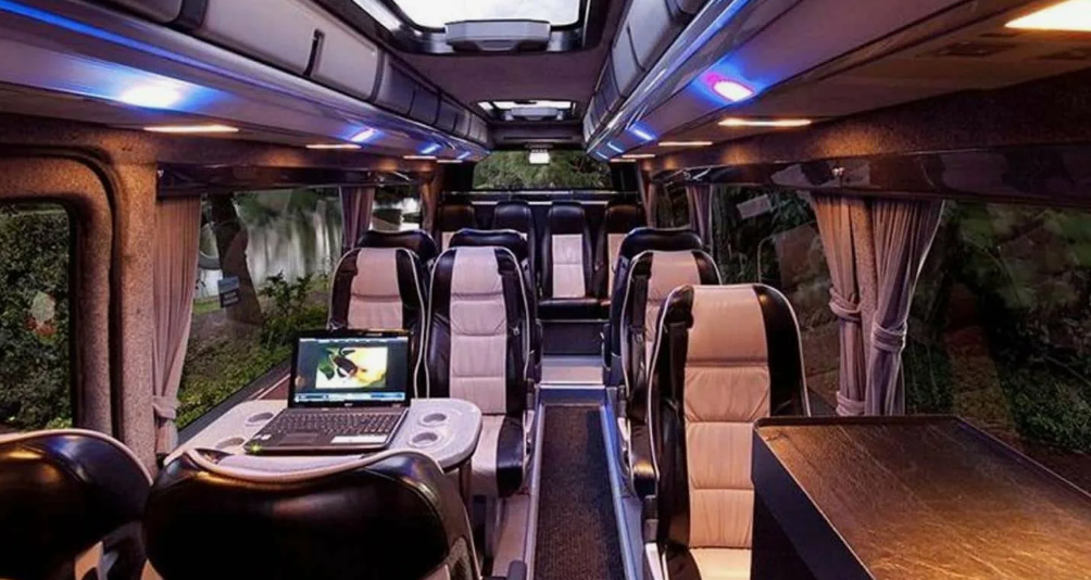 Neoplan VIP class бар. Микроавтобус Мерседес лакшери. Mercedes Sprinter Neoplan. Neoplan салон.