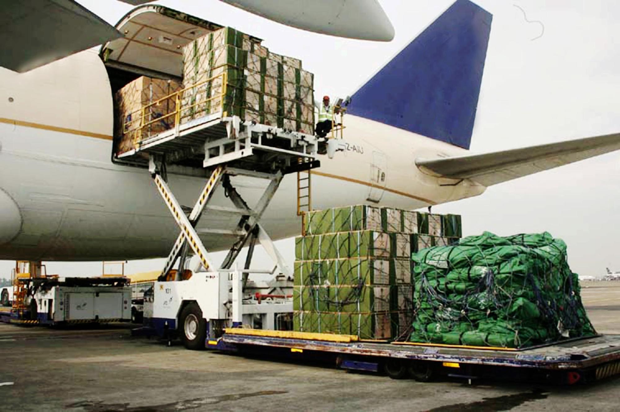 особенности перевозки грузов  воздушным транспортом