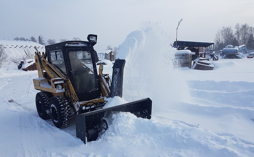 Купить трактор для уборки снега в Мск и СПб